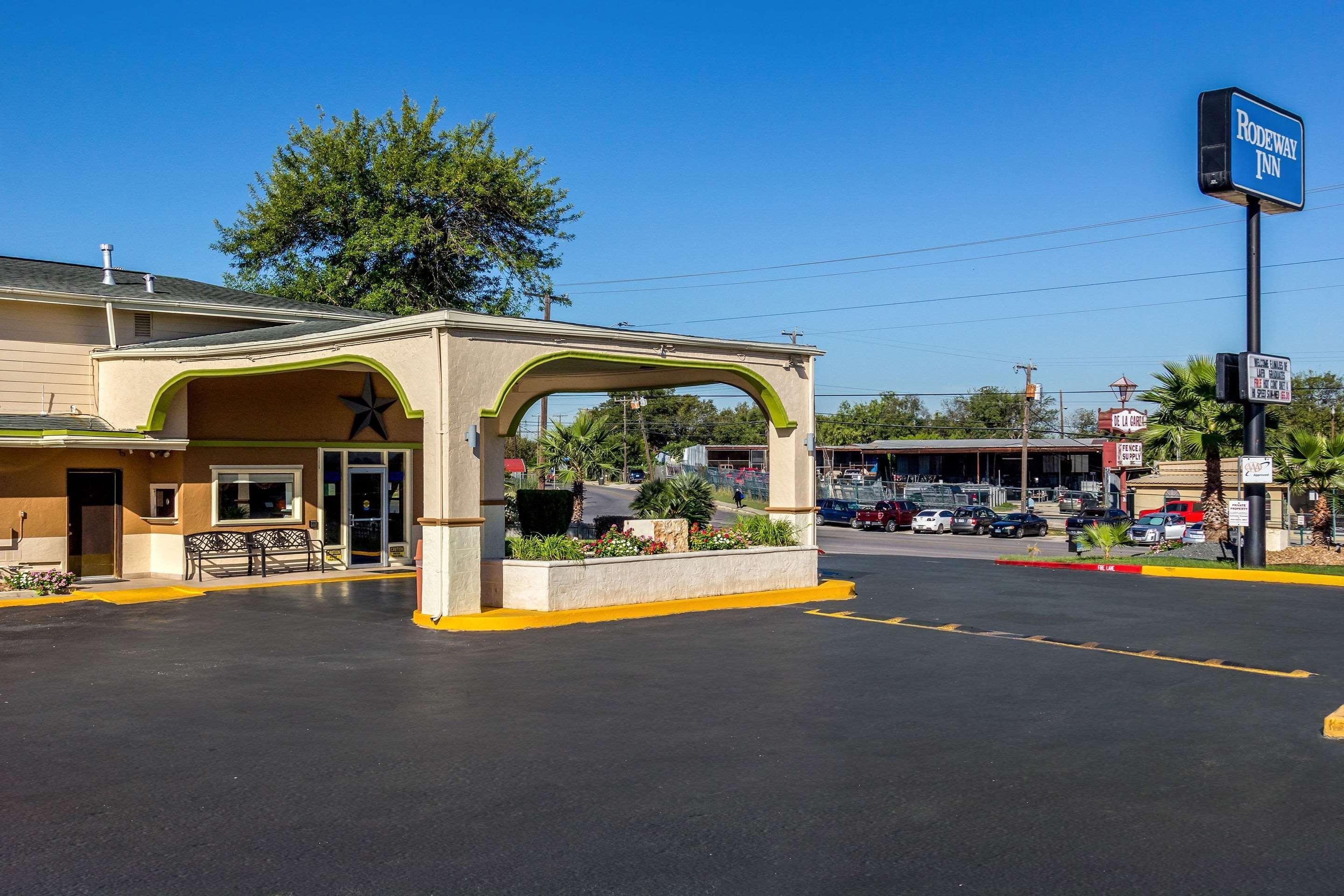 Rodeway Inn San Antonio Lackland Afb - Seaworld Exterior photo